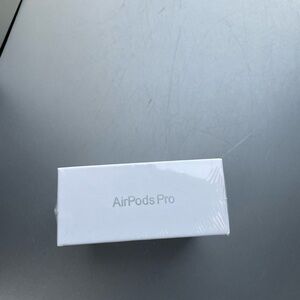 Apple AirPods Pro in Classic White